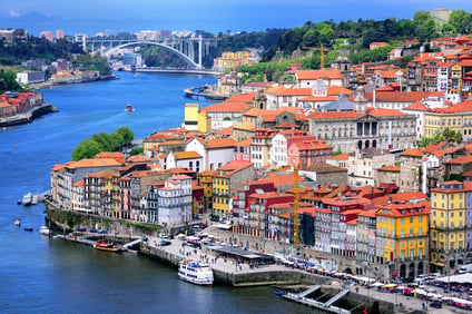 Ribeira-the-old-town-of-Porto-and-the-river-Douro_XXL