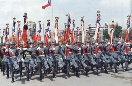 chilean-army-with-flags