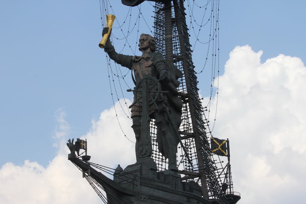 Monument_to_Peter_the_Great_in_Moscow