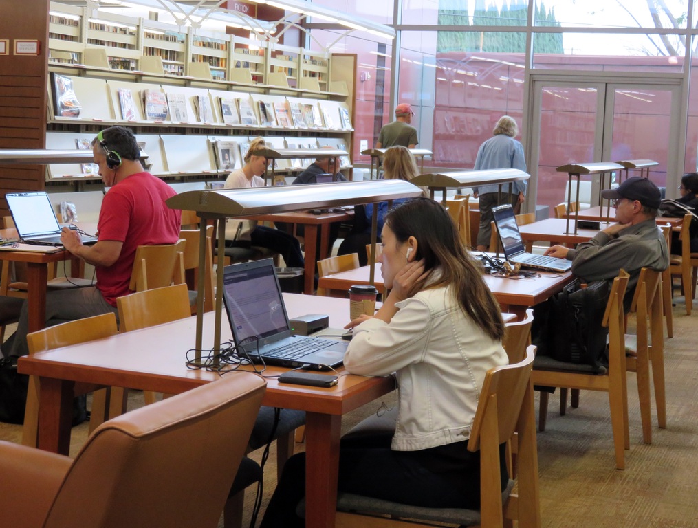 desk-female-sitting-student-bookshelf-education-799419-pxhere.com