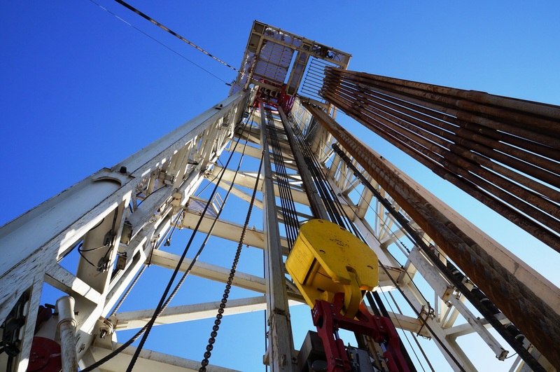 vehicle-mast-search-oil-rig-natural-gas-drilling-rig-869471-pxhere.com