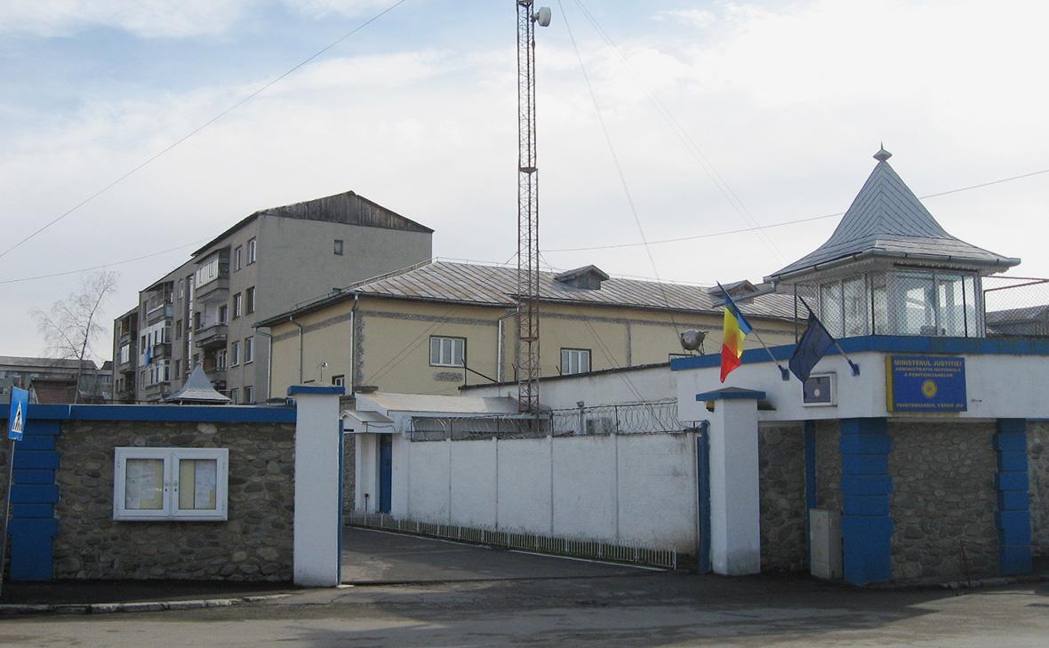 Заключённые взломали систему румынской тюрьмы и тайно сокращали себе сроки