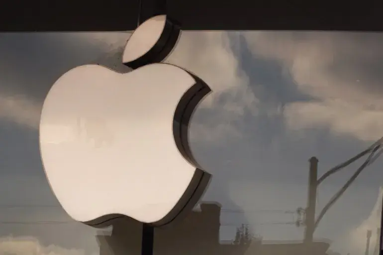 https://www.aljazeera.com/economy/2025/8/19/uk-drops-mandate-for-apple-back-door-us-spy-chief-says