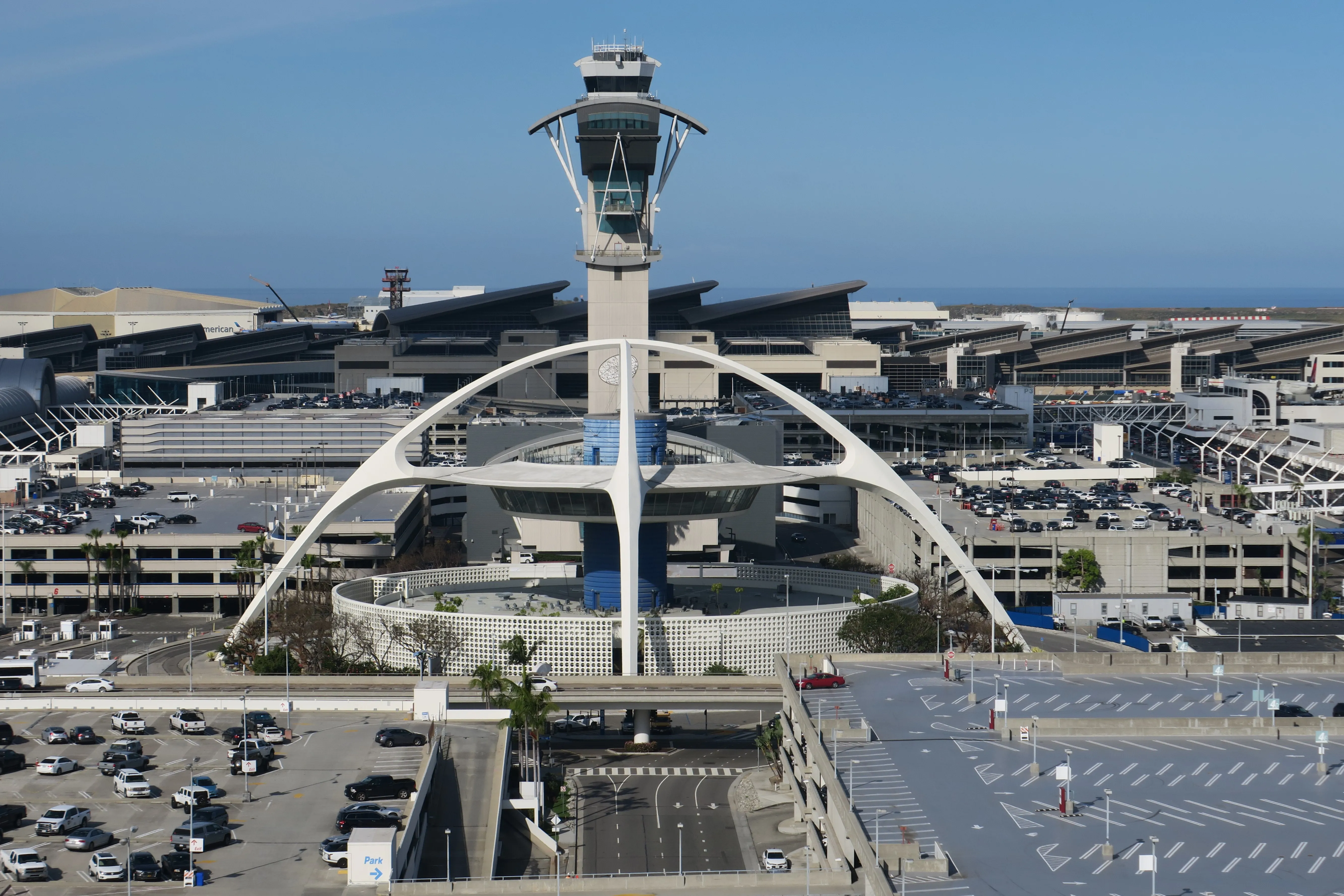 Важные клиенты LAX стали жертвами взлома