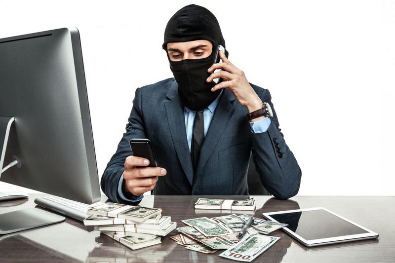 Телефонные мошенники пугают пользователей возможностью потерять банковские вклады