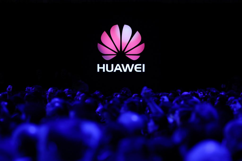 Более ста сотрудников Huawei заподозрены в связи с правительством КНР