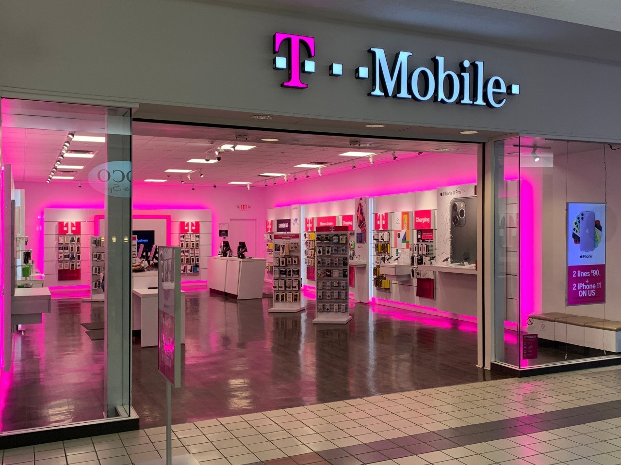 Хакеры украли личные данные 37 млн клиентов американского оператора связи T-Mobile