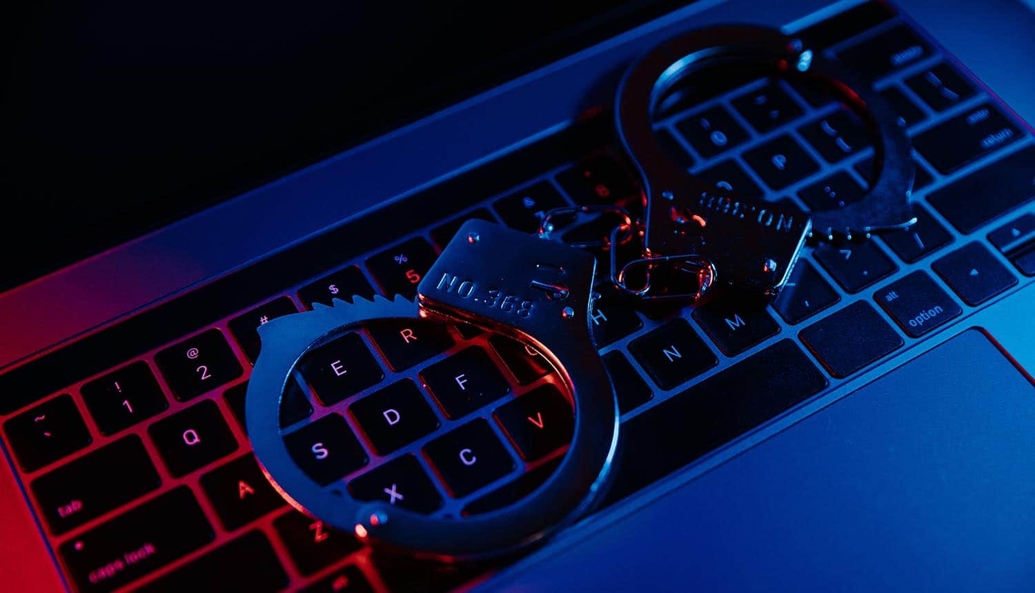 Полиция арестовала 19-летнего киберпреступника, взломавшего нидерландский портал медицинских услуг