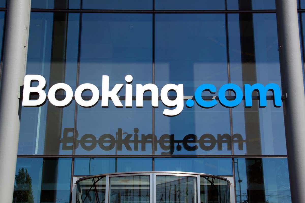 Сложная афера с Booking.com, нацеленная на гостей с помощью Vidar Infostealer