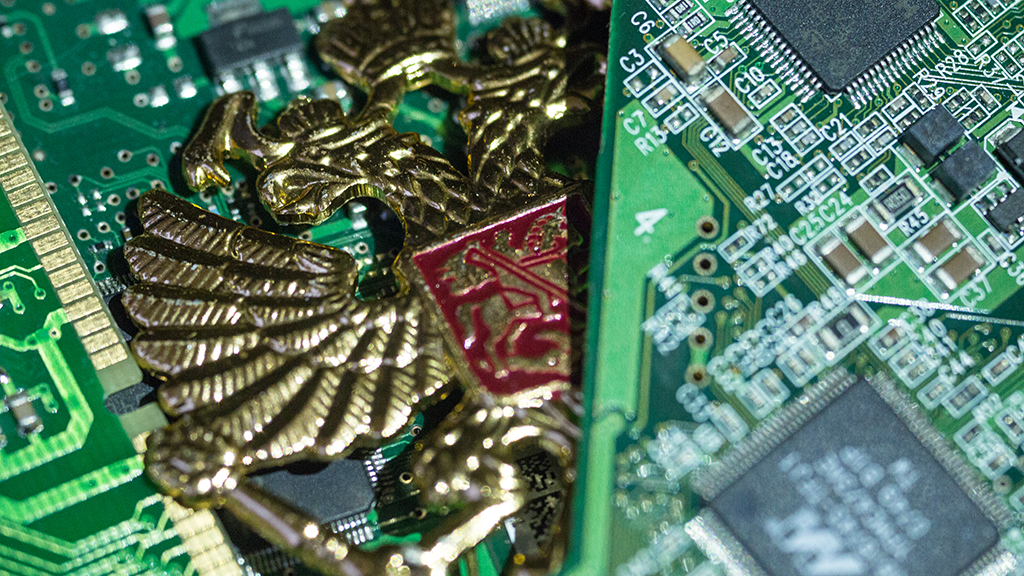 https://www.vedomosti.ru/technology/articles/2025/10/22/1148739-soft-i-zhelezo-dlya-ii-vklyuchat-v-reestr-mintsifri